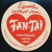 1935 "Egyetlen csókot sem Fan-Tai leheletillatosító cukorka nélkül!" , szign. Káldor, reklámcímke d:12 cm