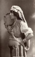 Danseuse du caire / Egyptian dancer from Cairo, folklore