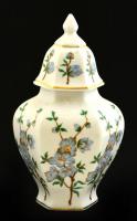 Hollóházi kis fedeles váza, Lippelsdorf párocska, kézzel festett, jelzett , két apró lepattanással, m:13 cm (2×)
