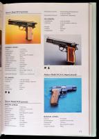 Hartnik, A. E.: Pisztolyok és revolverek enciklopédiája. Bp., 1998, Gabo. Kartonált papírkötésben, v...