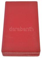 1954. "Szocialista Munkáért Érdemérem" zománcozott fém kitüntetés mellszalagon, szalagsávv...