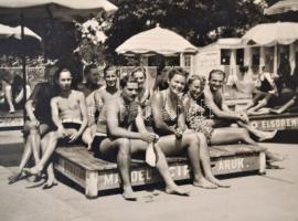 cca 1935 Debrecen, városi strandfürdő 4 db fotó, 5,5×8 cm (4×), cca 1940 4 db fotó  a Feneketlen-tór...