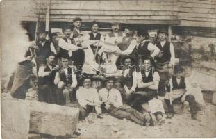 76 db régi motívumlap: üdvözlőlapok, színészek, művészlapok (Stengel is), állatok, uralkodók, stb. k...