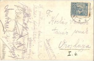 Déva, Deva; Érettségi banketten készült csoportkép a dévai várban a Dávid Ferenc emlékfülkénél, néhá...