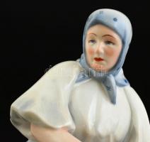 Zsolnay rőzsén ülő asszony (Sinkó András), kézzel festett, jelzett, hibátlan, m:26 cm, h:25 cm