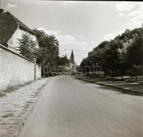 cca 1960-1970 Kecskeméti részletek, 12 db ftoónegatív, 6×6 cm