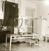 cca 1960-1970 Kecskeméti részletek, 12 db ftoónegatív, 6×6 cm