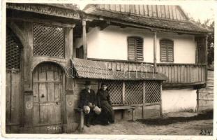 1940 Bögöz, Mugeni; 44-es házszámú falusi ház / village house, folklore. Kovács István photo (EK)