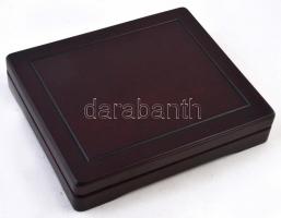 Fa éremtartó doboz 12 férőhellyel,kivehető tálcával, szép, újszerű állapotban