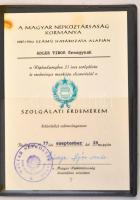 Egy doboznyi vegyes Magyar Néphadsereg kitüntetés, közte "Haza Szolgálatért Érdemérem" val...