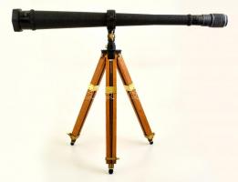 1943 Amerikai haditengerészeti tiszti látcső. Hozzá fa állvánnyal. A látcső 80 cm, az állvány összec...