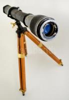 1943 Amerikai haditengerészeti tiszti látcső. Hozzá fa állvánnyal. A látcső 80 cm, az állvány összec...