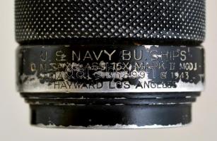 1943 Amerikai haditengerészeti tiszti látcső. Hozzá fa állvánnyal. A látcső 80 cm, az állvány összec...