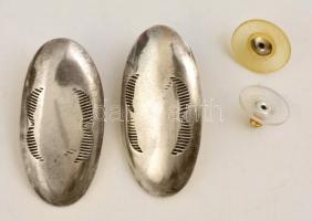 Ezüst(Ag) ovális fülbevalópár, jelzett, 3,5×1,5 cm, nettó: 7,4 g