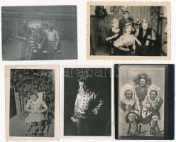 cca 1930-1960 Régi idők humora, 11 db humoros fotó egy részük hátulján feliratozva, különböző méretb...