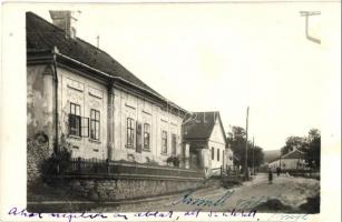 1935 Monok, Kossuth Lajos szülőháza, a nyitott ablak szobájában született. photo