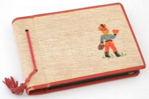 1943 Budapest, Dénes Miklós (?-?) fafaragó munkái a Műcsarnok tavaszi kiállításán, 22 db fotó, album...