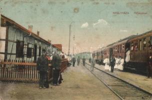 Királyháza, Koroleve; vasútállomás és vonat / Bahnhof / railway station with train (fl)