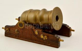 Bronz mini ágyú, fa tartón, m:9 cm, h:13 cm