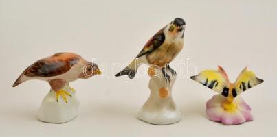 Aquincumi madarak (2db) és lepke, kézzel festett, jelzett, egyiken apró lepattanás, m: 4,5-10 cm