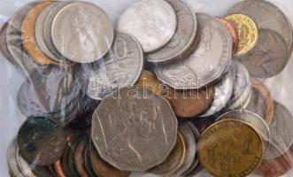 Vegyes külföldi fémpénz tétel 350g-os súlyban, nagyrészt a Brit Nemzetközösség országaiból T:vegyes