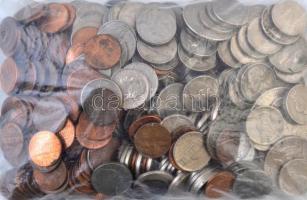 Amerikai Egyesült Államok forgalmi pénz tétel 1,5kg súlyban T:vegyes USA coin lot in 1,5kg weight C:mixed