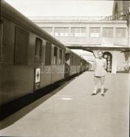 1941 Katonai sebesült szállító vonaton szolgálatot teljesítők élete, útvonala (Budapest-Kiev között), 13 db szabadon felhasználható vintage negatív Thöresz Dezső (1902-1963) békéscsabai gyógyszerész és fotóművész hagyatékából, 6x6 cm