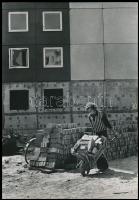 cca 1968 Kecskeméti életképek, Vincze János (1922-1998) kecskeméti fotóművész 3 db aláírt, feliratozott vintage fotója, 24x18 cm és 24x16,5 cm között