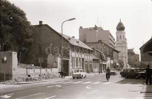 cca 1982 Kecskeméti városképek: Móricz Zs. u., Nagykőrösi u., Villám u., 37 db szabadon felhasználha...