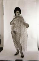 cca 1972 Minden pillanat fontossá vált, szolidan erotikus felvételek, 29 db vintage negatív, 24x36 m...