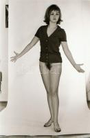 cca 1973 Visszafojtott vágyak, szolidan erotikus felvételek, 30 db vintage negatív, 24x36 mm