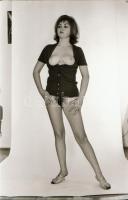 cca 1973 Visszafojtott vágyak, szolidan erotikus felvételek, 30 db vintage negatív, 24x36 mm