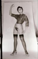 cca 1972 A tavasz ébredése, szolidan erotikus felvételek, 29 db vintage negatív, 24x36 mm