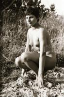 cca 1972 A tavasz ébredése, szolidan erotikus felvételek, 29 db vintage negatív, 24x36 mm