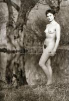 cca 1972 A tavasz ébredése, szolidan erotikus felvételek, 29 db vintage negatív, 24x36 mm