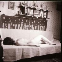 cca 1979 Szolidan erotikus felvételek véletlenszerű találkozása egy tételben, 8 db vintage negatív (...