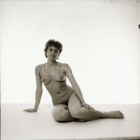 cca 1978 A fiatalság szépsége, szolidan erotikus felvételek, 4 db vintage negatív (6x6 cm), + 7 db m...