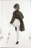 cca 1973 Hétvégi pörgés, szolidan erotikus felvételek, 29 db vintage negatív, 24x36 mm