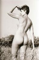 cca 1977 Örömteli pillanatok, szolidan erotikus felvételek, 9 db vintage negatív (24x36 mm) + 8 db m...