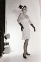 cca 1971 Feltáruló női huncutságok, szolidan erotikus felvételek, 32 db vintage negatív 24x36 mm