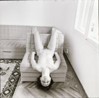 cca 1976 Menesdorfer Lajos (1941-2005) budapesti fotóművész hagyatékából 15 db vintage fotó (6x6 cm ...