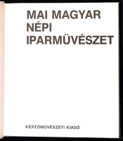 Mai magyar népi iparművészet. Az előszót Domanovszky György írta. A képanyag, az életrajzok és az aj...