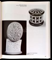 Mai magyar népi iparművészet. Az előszót Domanovszky György írta. A képanyag, az életrajzok és az aj...