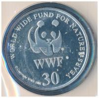 1986. "30 éves a WWF / Jegesmedve" jelzett Ag emlékérem német nyelvű tanúsítvánnyal és táj...