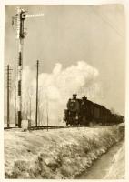 cca 1958 Krisch Béla (1929-?) kecskeméti fotóművész hagyatékából pecséttel jelzett vintage alkotás (Mozdony), 36,5x26 cm