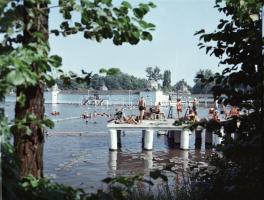 1968 Balatoni felvételek, 26 db szabadon felhasználható vintage negatív, 6x6 cm + 1970 Balatoni nega...