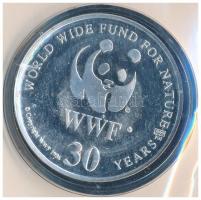 1986. "30 éves a WWF / Törpe víziló" jelzett Ag emlékérem német nyelvű tanúsítvánnyal és t...