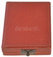 1953. "Magyar Néköztársaság Bajnoka / OTSB C.2. FFI. 10000M  I." fém díjérem mellszalagon,...