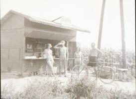 cca 1938 Büfé, 2 db szabadon felhasználható vintage negatív, 3x4 cm