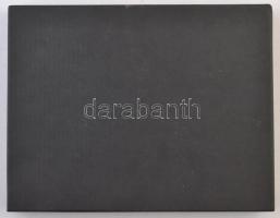 Éremtartó kazetta egy kivehető tálcával, összesen 24 férőhellyel, használt, jó állapotban